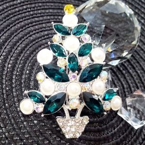NEW🔥Rare!2011 Avon Collection🎄Christmas Brooch🎁Rhinestone|Faux Pear